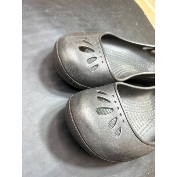 Crocs Womens Black Slip-On Flats With Cutout Design Size 6 - Picture 6 of 8